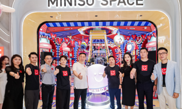 潮奢共生兴趣无界，名创优品全球首家MINISO SPACE在南京德基启幕